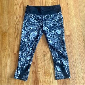 Lululemon Crop Floral Black & White Leggings size 6